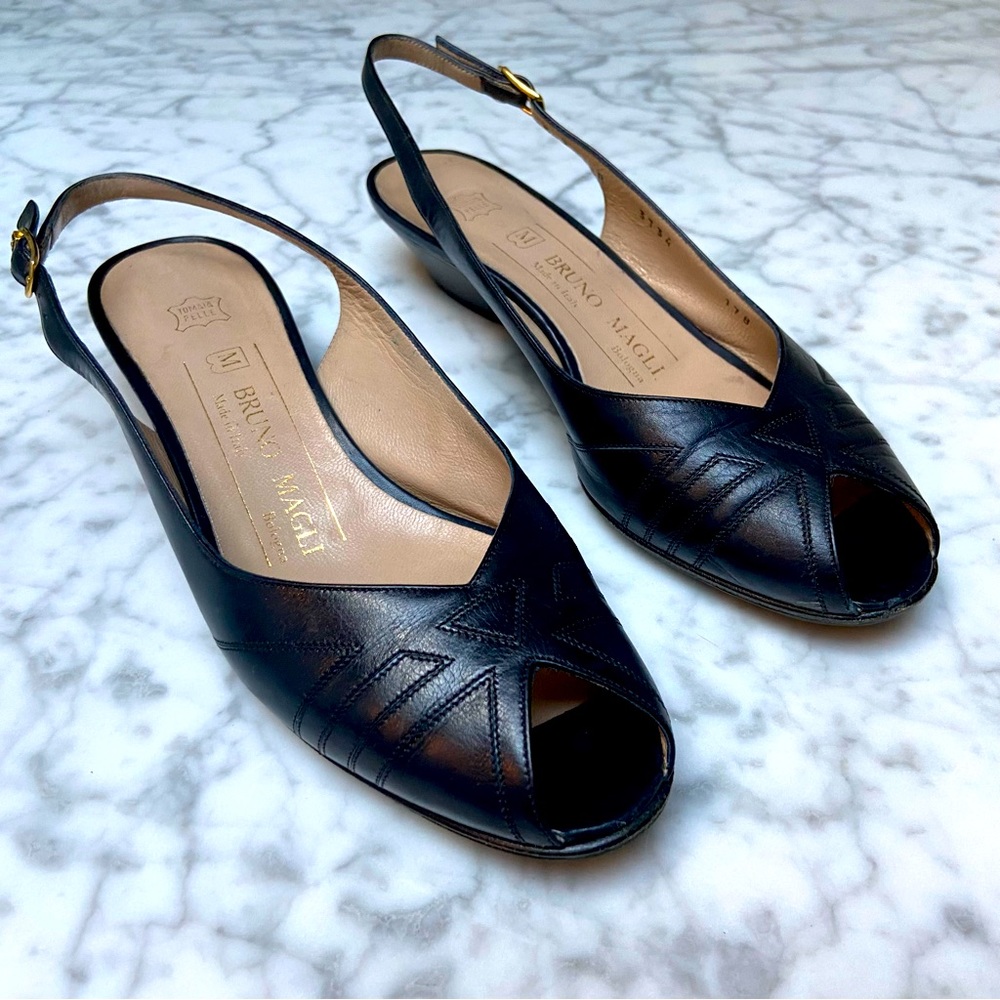 Vintage Bruno Magli Women’s Black Leather Sandals